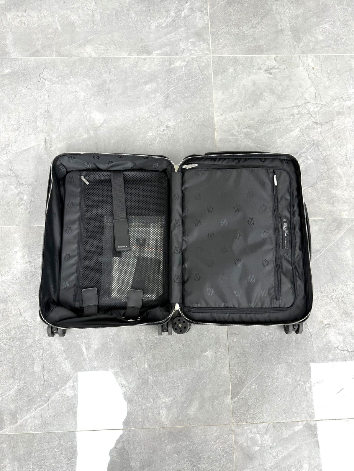 CLASSIC DISTINCT LEATHER 20-Inch LUGGAGE