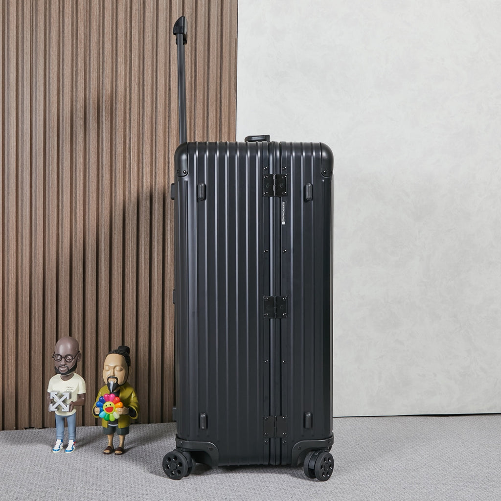 CLASSIC LUGGAGE 33-INCH | ALUMINIUM MADE