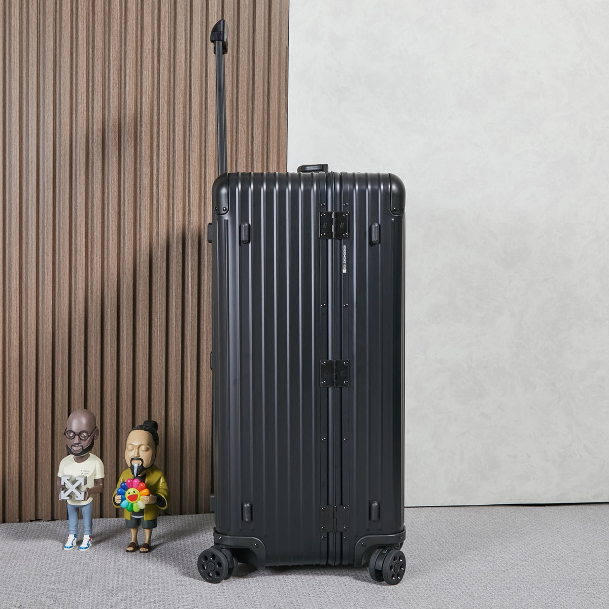 CLASSIC LUGGAGE 33-INCH | ALUMINIUM MADE
