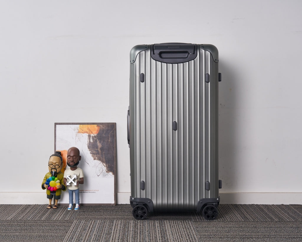 CLASSIC LUGGAGE 33-INCH | ALUMINIUM MADE