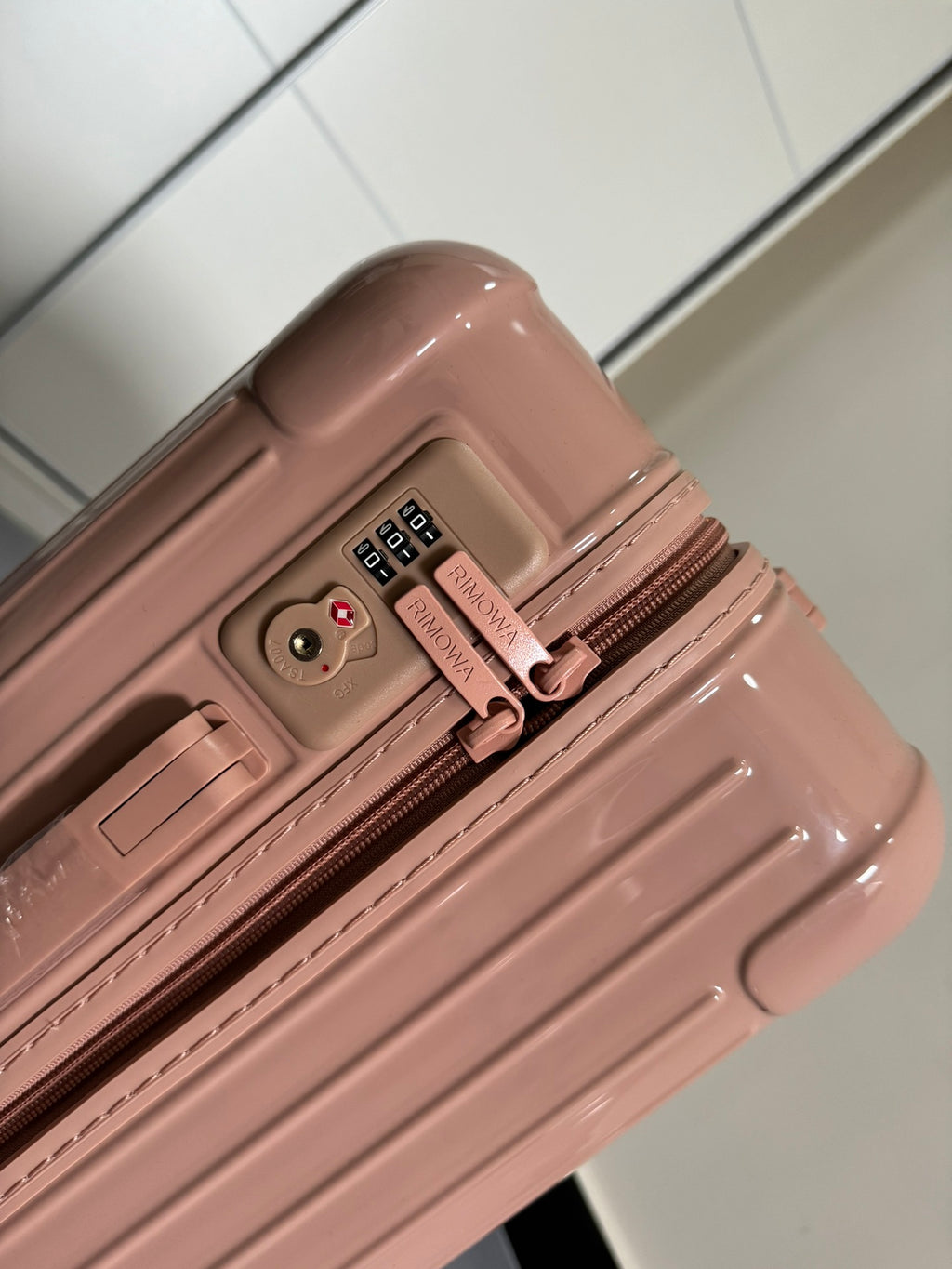 ESSENTIAL SERIES LUGGAGE | DESERT PINK | Polycarbonate Made
