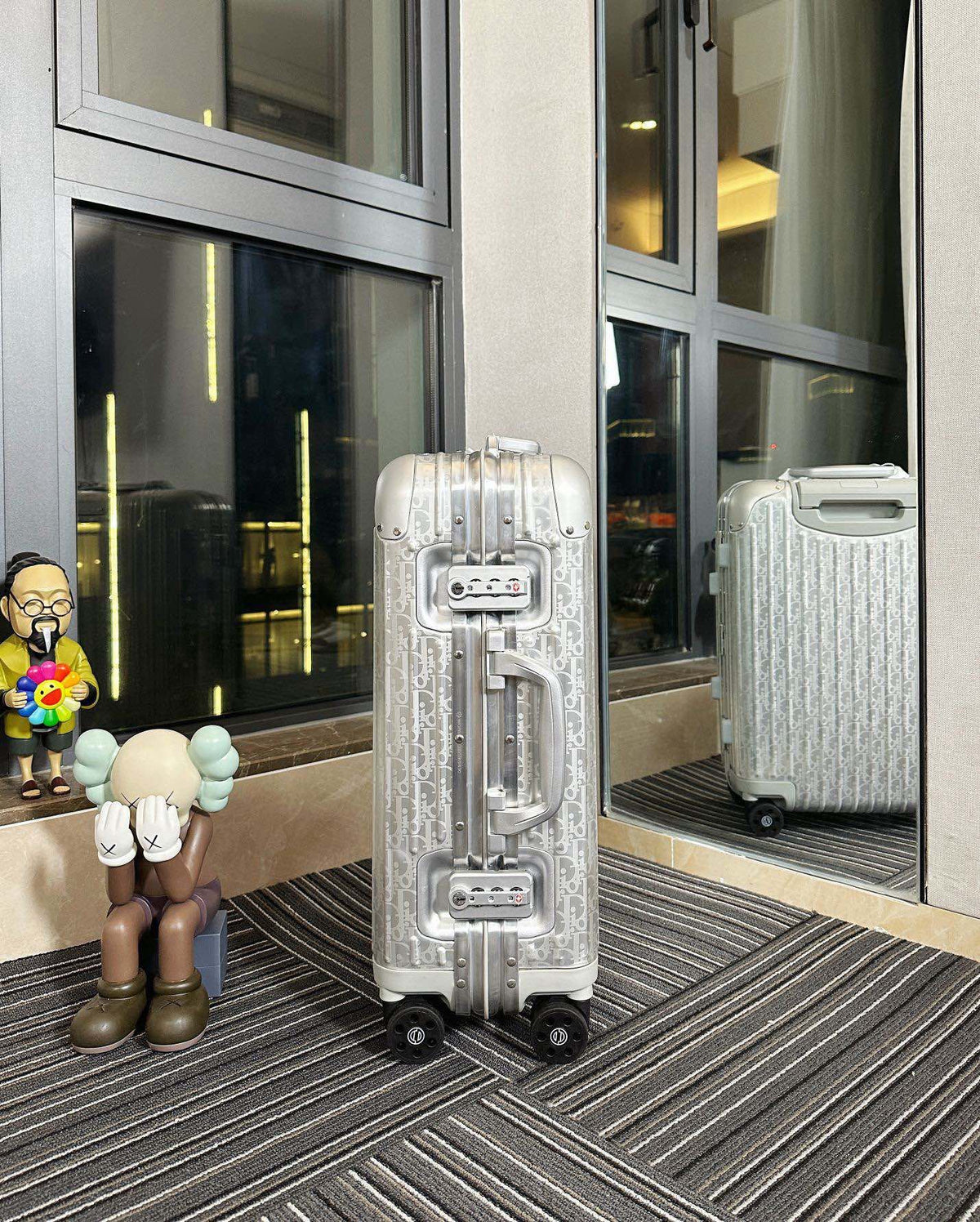 RMW X DIOR COLLABORATION SIZE 20 LUGGAGE | Aluminium Made