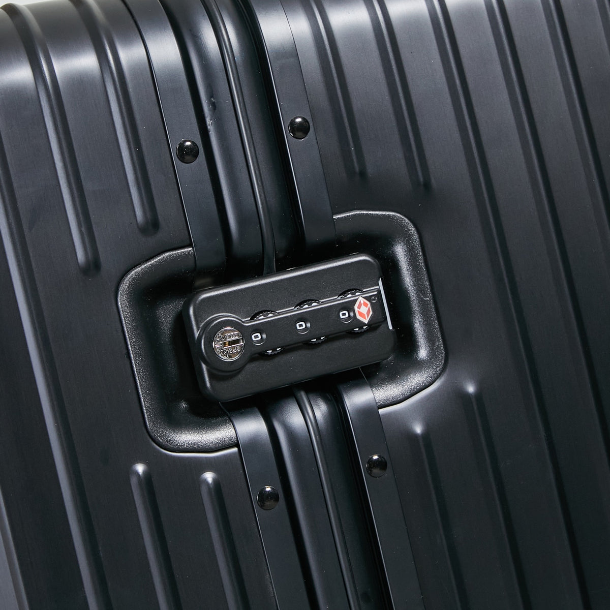 CLASSIC LUGGAGE 33-INCH | ALUMINIUM MADE