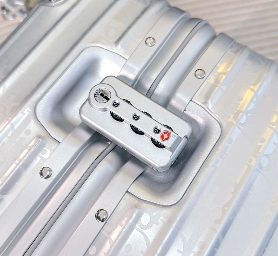 RMW X DIOR COLLABORATION SIZE 31 LUGGAGE | Aluminium Made